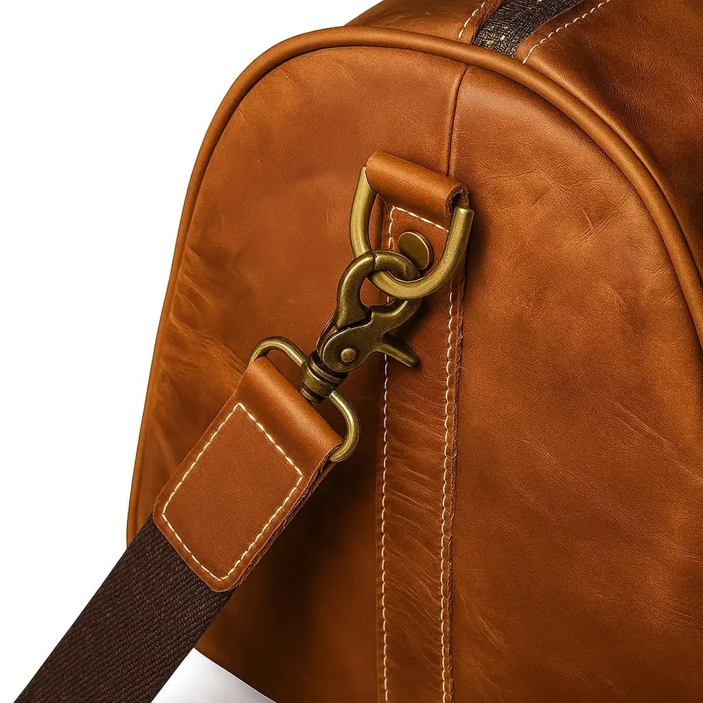 sac week-end en cuir véritable, élégant et durable pour escapades citadines.