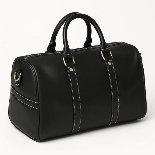 Sac de voyage en cuir souple noir, pratique et raffiné pour homme moderne.