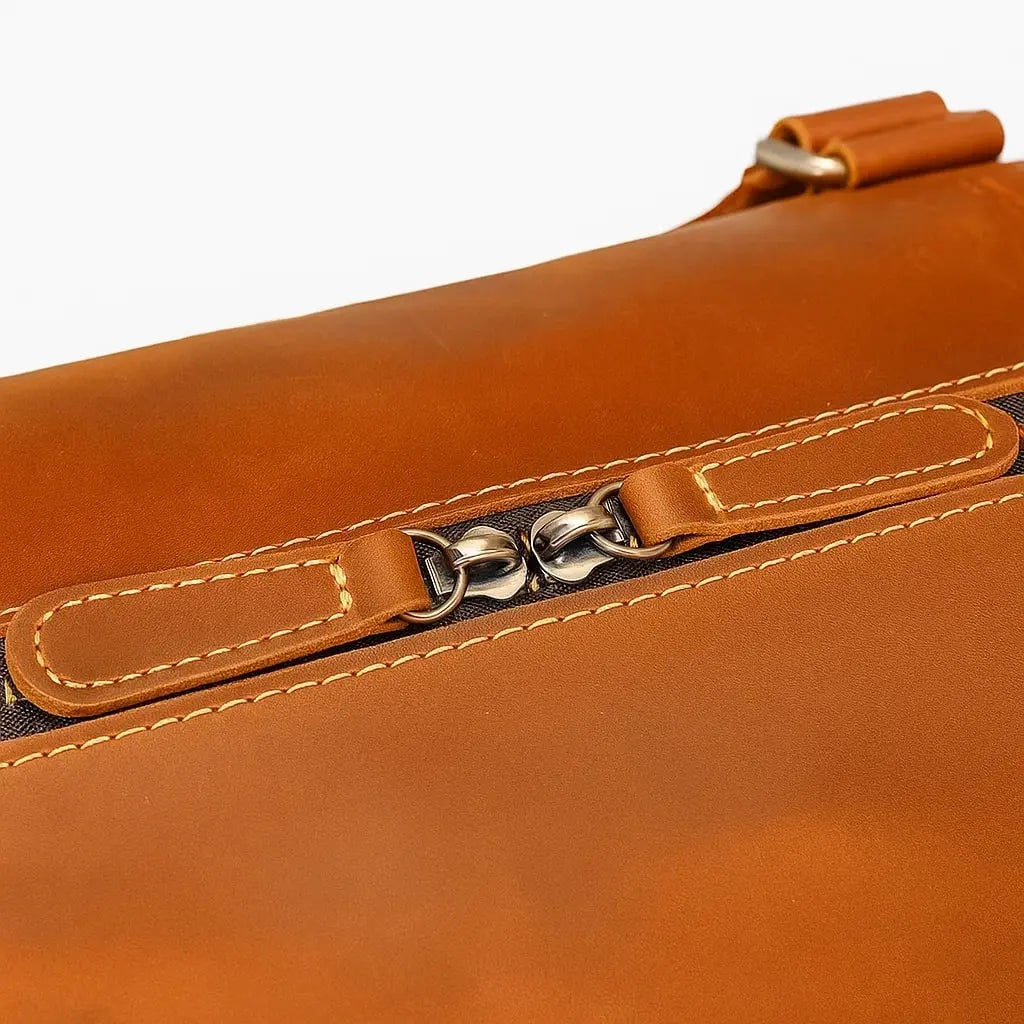 Sac week-end en cuir souple marron, spacieux et élégant pour les courts séjours